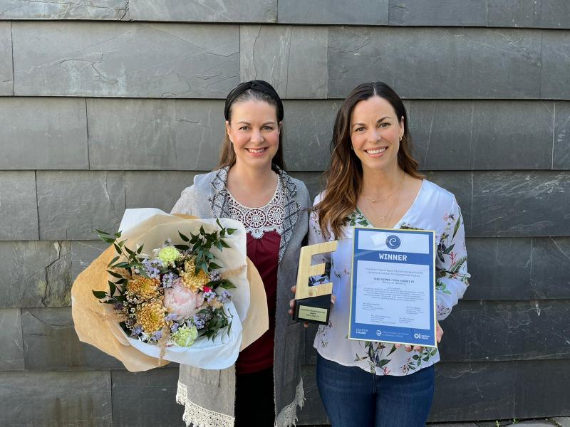 CEO Sari Hurme-Mehtälä and CXO Satu Apukka accepting the Education Finland Award